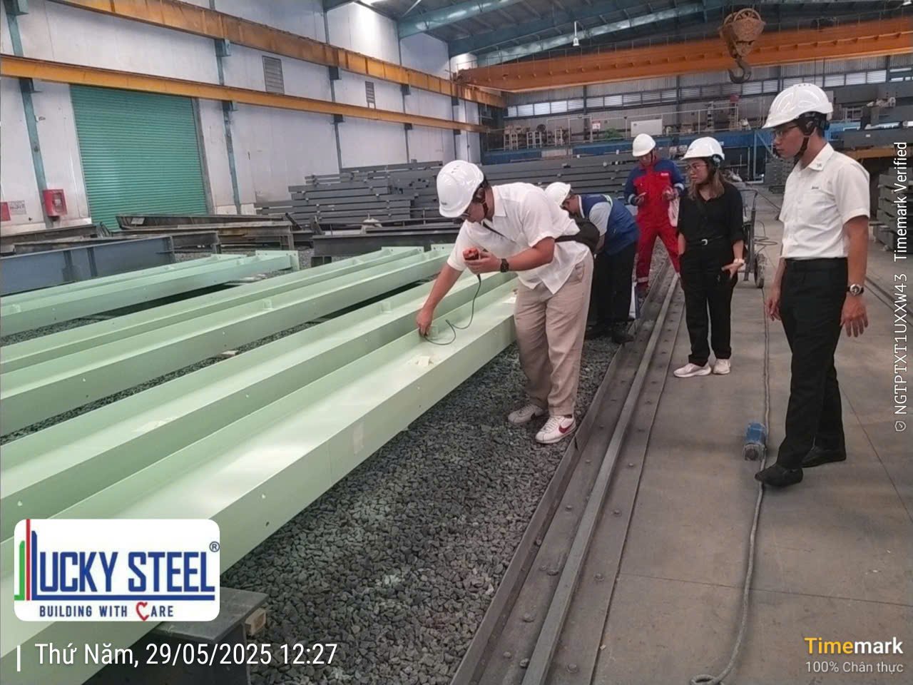 Nghiệm thu sơn và đo DFT cùng khách hàng